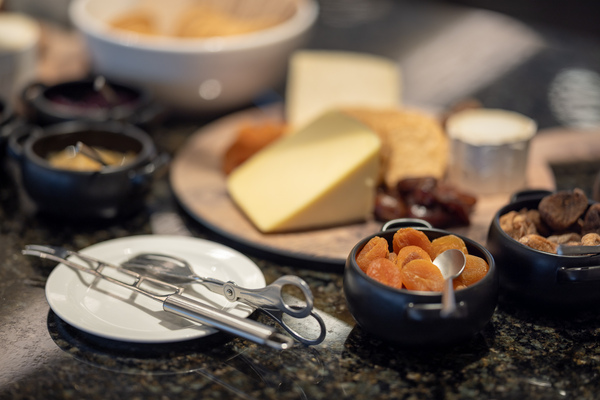 HX Hurtigruten Expeditions MS Spitsbergen Aune Restaurant 11 ©Espen Mills.jpg